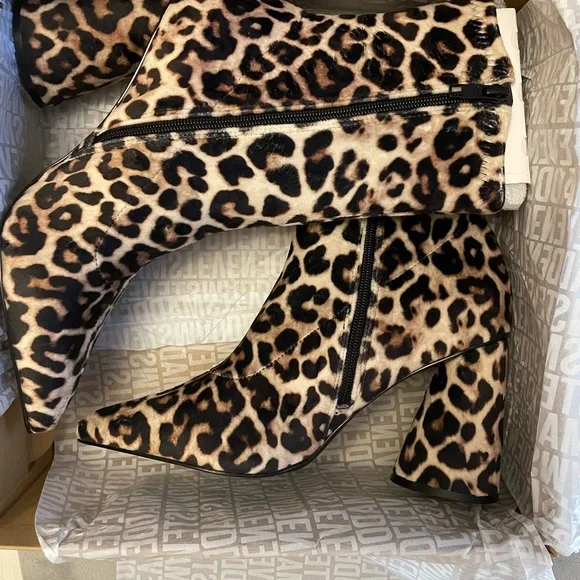Steve Madden animal print toe boot. 9M. NWB. - Picture 4 of 9